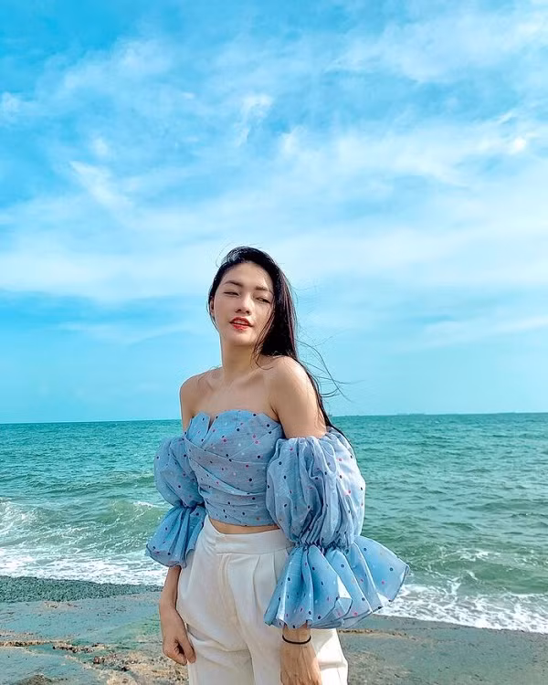 Cách chọn trang phục khoe tối đa vóc dáng gợi cảm của Dương Thu Thảo khiến dân tình ngắm mãi không chán.