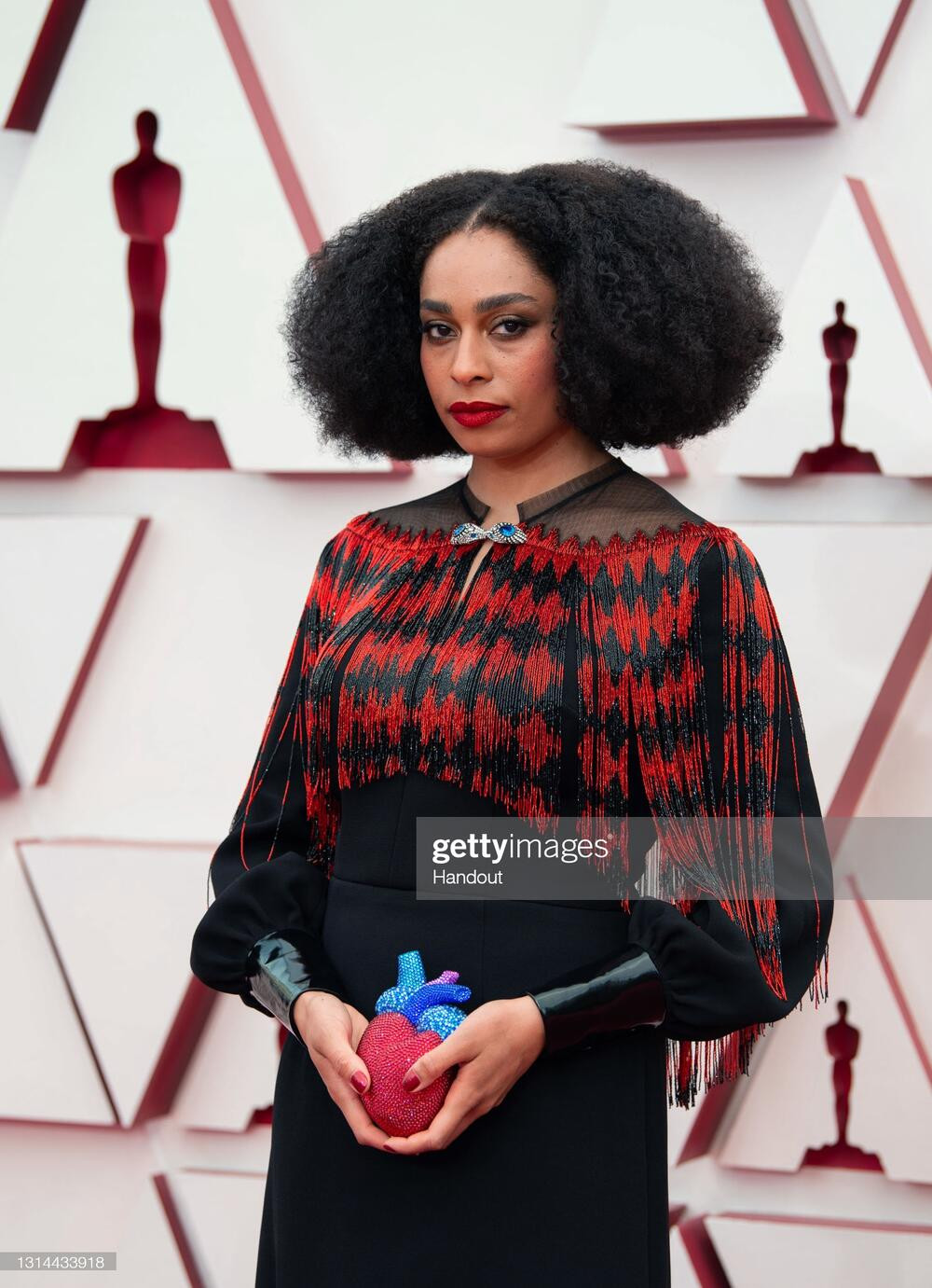 Celeste Waite được coi là thảm họa trên thảm đỏ Oscar năm nay khi diện chiếc đầm kém sang kết hợp với chiếc túi cầm tay hình trái tim.