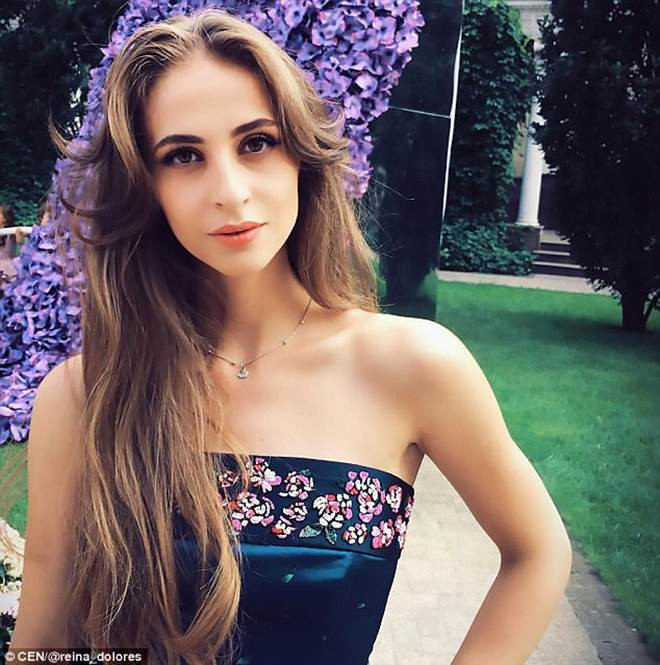 Dù mặc theo phong cách thời trang nào, ái nữ tỷ phú Nga vẫn thu hút nhờ thần thái tự tin.