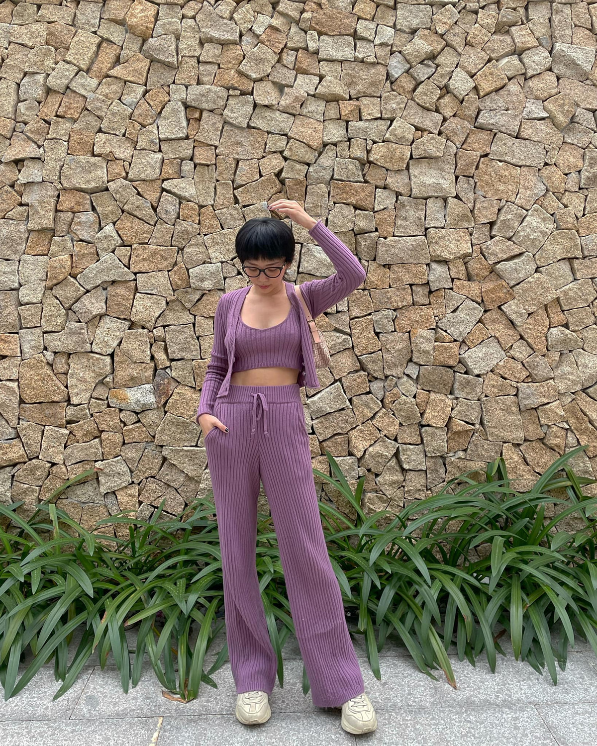 Theo đuổi phong cách gợi cảm và thời thượng, Tóc Tiên thường xuyên xuất hiện với các set đồ khoe eo thon sexy.