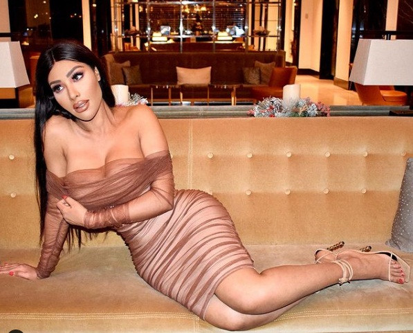 Chaly DN chia sẻ: "Mọi người nói với tôi rằng tôi trông giống y hệt Kim Kardashian. Mỗi khi họ nhìn thấy tôi trên đường phố, dự tiệc hay ở bất cứ đâu.