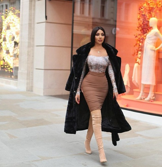 Từ đó, cô bắt đầu lấy cảm hứng từ diện mạo, hình dáng và sao chép thời trang của Kim Kardashian để làm theo.