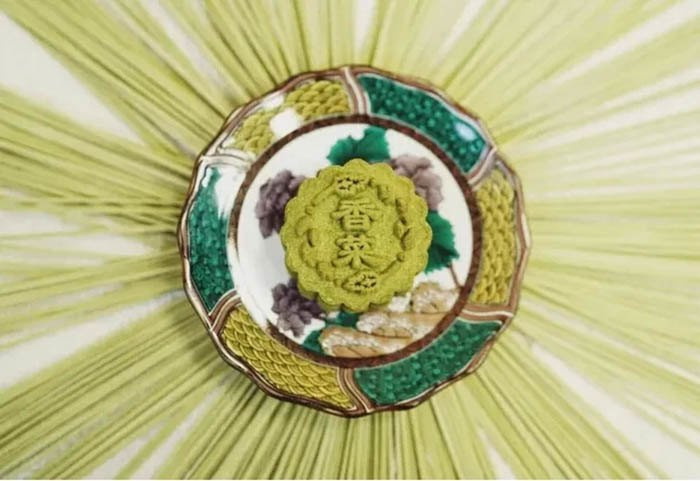 Bánh Trung Thu vị rau mùi: Một công ty thực phẩm chuyên cung cấp những sản phẩm liên quan đến rau mùi của Đài Loan đã hợp tác với một thương hiệu món tráng miệng tại Hồng Kông để tạo ra món bánh Trung Thu vị rau mùi độc đáo.