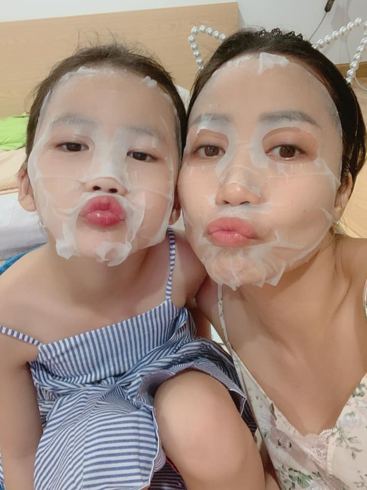 Ốc Thanh Vân khẳng định, phụ nữ không dưỡng da là không được vì lão hóa đến nhanh như một cơn bão, lúc ấy có đổ núi tiền cũng chưa chắc cứu lại được. Tuy nhiên, cô cho rằng, các chị em có thể “liệu cơm gắp mắm”, có điều kiện thì sử dụng các sản phẩm chuyên sâu, không có điều kiện thì lựa chọn các sản phẩm vừa túi tiền, hợp với làn da.