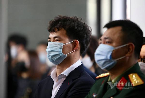 Loi tien xuc dong Trung Hieu, Xuan Bac danh cho NSND Hoang Dung-Hinh-2