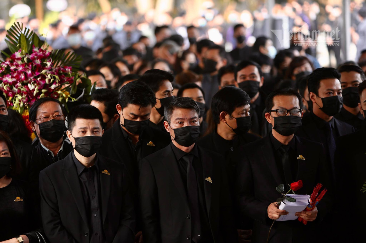 Loi tien xuc dong Trung Hieu, Xuan Bac danh cho NSND Hoang Dung-Hinh-3