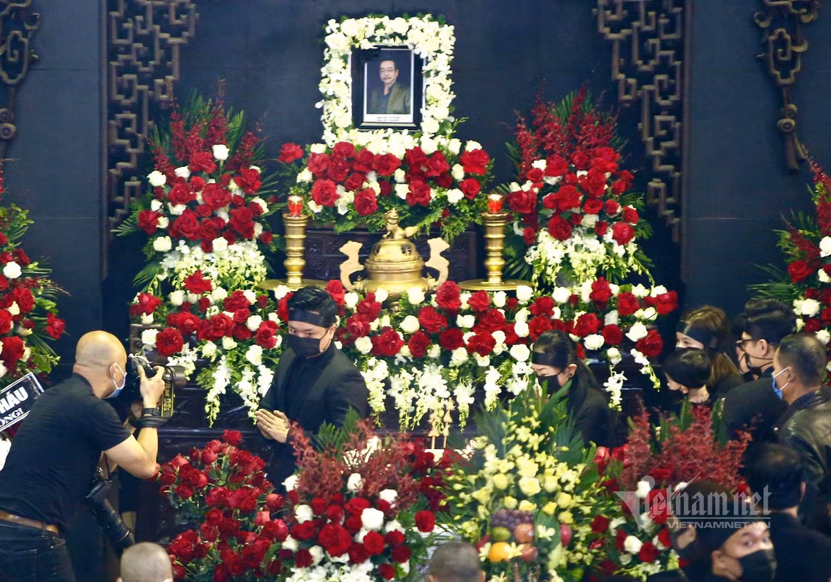 Loi tien xuc dong Trung Hieu, Xuan Bac danh cho NSND Hoang Dung-Hinh-5