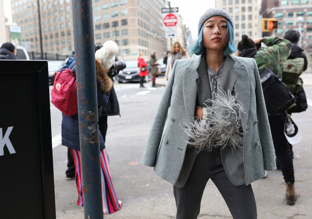 Từ lâu, Zhang đã nổi tiếng trong giới trẻ nhờ gu thời trang sành điệu, độc đáo, thể hiện cá tính riêng.