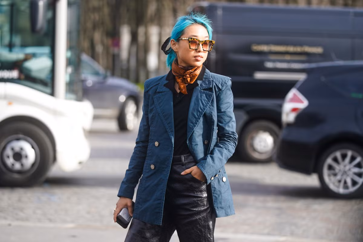 Nhờ gu thời trang cá tính, cách chia sẻ gần gũi về bí quyết phối đồ trên blog cá nhân, tài khoản Instagram của Margaret Zhang đã trở thành nguồn tư liệu tham khảo hữu ích cho các tín đồ thời trang, đặc biệt là các cô gái có sắc vóc nhỏ nhắn.