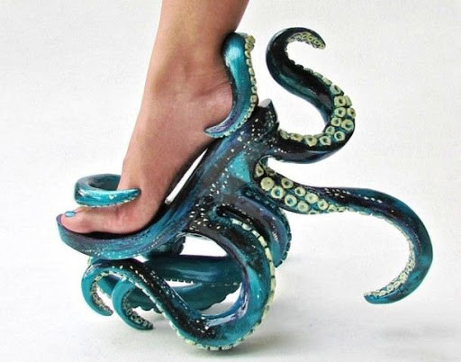 Lấy cảm hứng từ những con bạch tuộc, đôi giày kỳ quặc có tua gót chân vô cùng độc đáo này có lẽ chỉ dành cho các cô nàng cá tính.