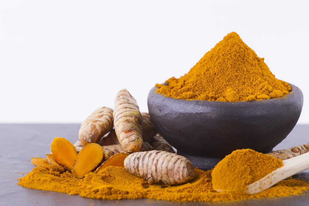 Giảm nguy cơ mắc bệnh tim: Chất curcumin có thể bảo vệ tim khỏi chứng thiếu máu cục bộ, vốn phát triển do nguồn cung cấp máu bị suy giảm do viêm mạch máu.