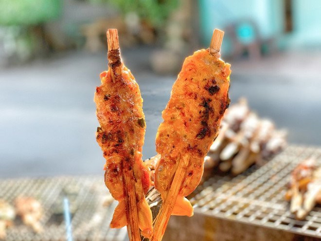 Món ếch nướng Bảy Núi của người Khmer là đặc sản ngon khó cưỡng mà du khách không thể bỏ qua khi đến Tri Tôn, An Giang.