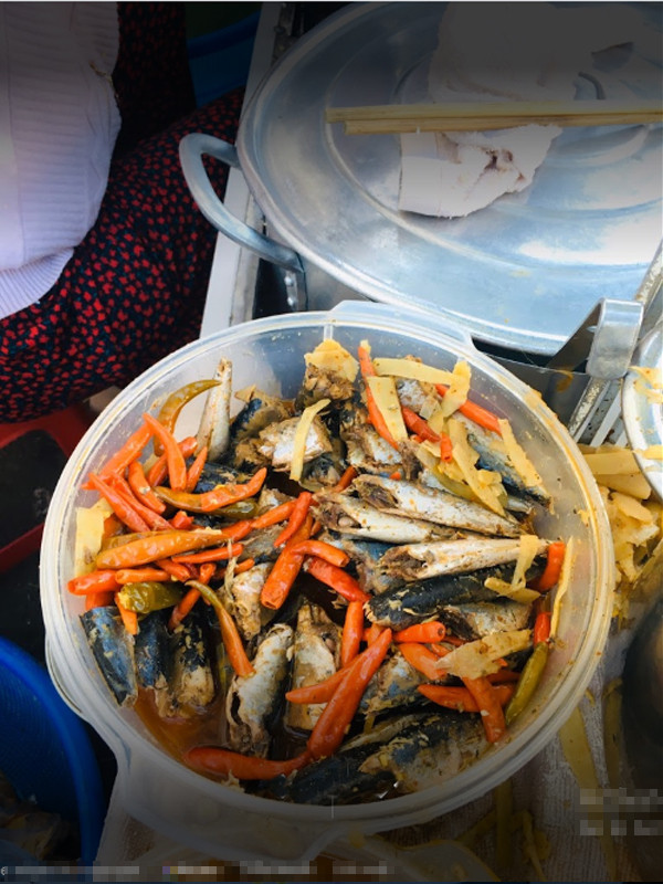 Ngoài việc dùng xôi với măng, người dân Kon Tum còn ăn kèm với ớt và cá kho.