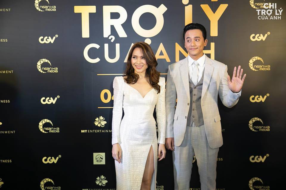 Không chỉ dừng lại ở màu sắc mà nhiều khi, kiểu dáng và chất liệu trang phục của hai người cũng na ná nhau.