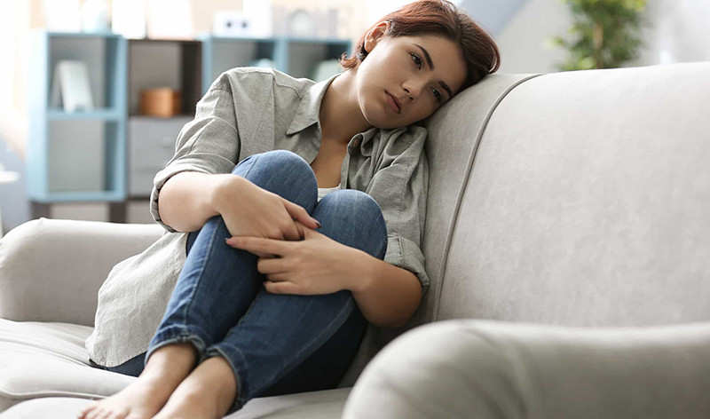 4. Mệt mỏi thường xuyên: Công việc quá tải hoặc gặp những vấn đề khó khăn có thể khiến bạn mệt mỏi. Nhưng nếu nghỉ ngơi rồi vẫn không cảm thấy khỏe hơn thì bạn nên đi khám để tìm ra nguyên nhân.