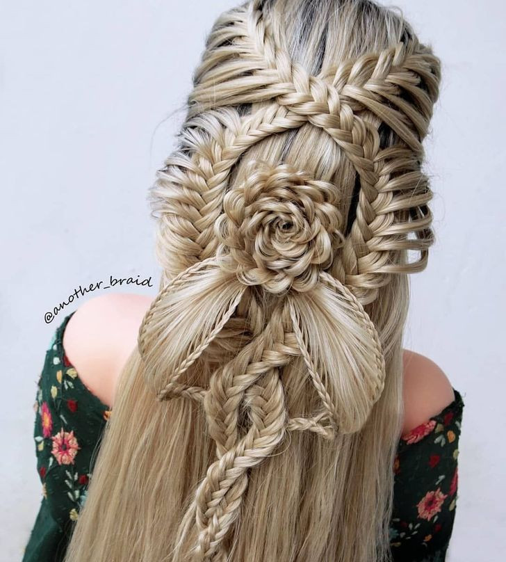 Kiểu tóc tết cực ấn tượng dành cho các cô dâu tỏa sáng trong ngày trọng đại. Ảnh: BS.