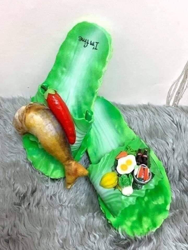 Mặc dù khá thích thú với tạo hình độc đáo của mẫu dép này nhưng một số người vẫn lo ngại rằng chúng chỉ đem đến cảm giác vui mắt chứ không tiện dụng.