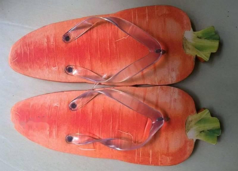 Để tạo sự đa dạng, các mẫu dép còn được làm trên nền màu sắc khác nhau để tạo sự hài hòa.