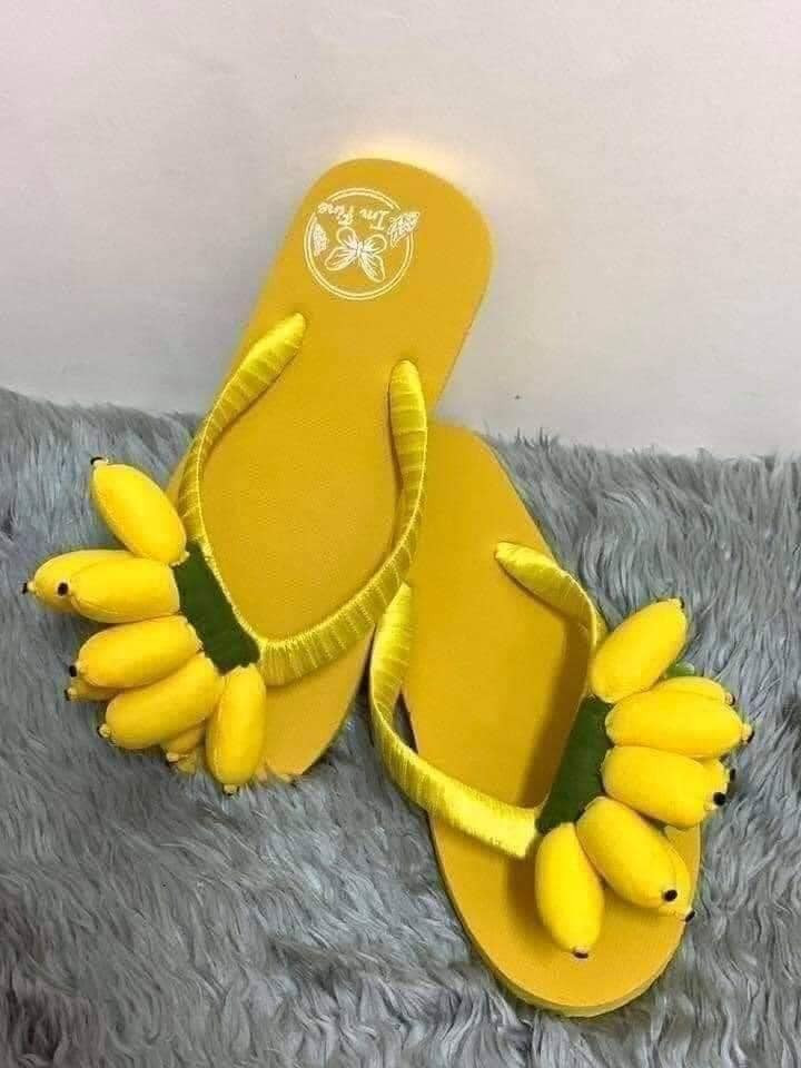 Điển đặc biệt ở những mẫu dép độc đáo này là sử dụng công nghệ in 3D với màu sắc tươi sáng rực rỡ, giống y như thật.