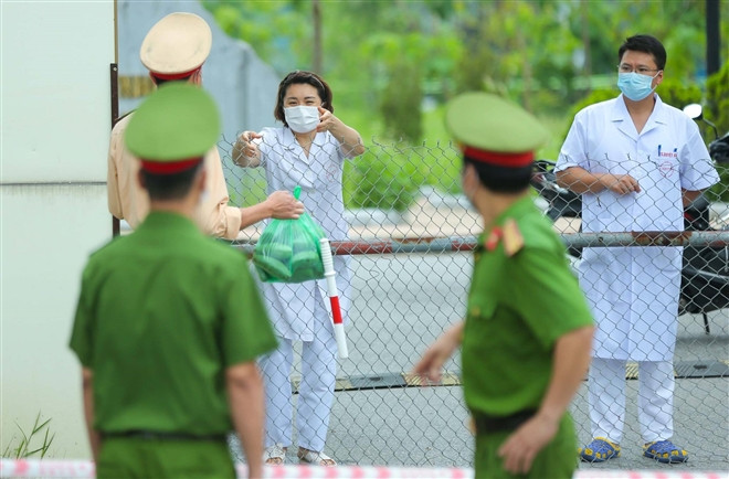 Them 20 nguoi nghi mac COVID-19 o Benh vien Benh Nhiet doi Trung uong