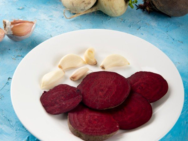 5. Củ dền: Loại củ này có khả năng điều hòa lưu lượng máu và duy trì mức huyết áp trong cơ thể. Chúng chứa vitamin B6 và K, cả hai đều tốt cho hoạt động khỏe mạnh của thận.