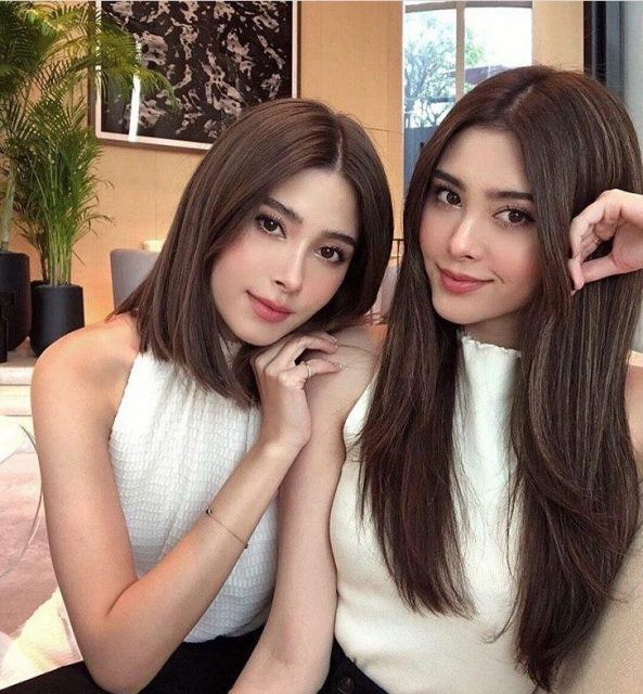 Giống nhau như hai giọt nước và đều theo đuổi phong cách nhẹ nhàng, nữ tính, Nicole và Camilla khiến nhiều người không thể phân biệt được đâu là chị, đâu là em trong những tấm ảnh chụp chung.