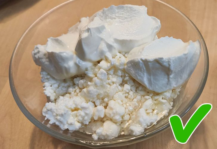 10. Ăn phô mai ít béo: Phô mai ít béo giàu tryptophan, một axit amin có lợi cho giấc ngủ. Hãy thử trộn một chút phô mai ít béo với trái cây tươi hoặc mật ong, bạn sẽ có bữa ăn nhẹ hoàn hảo để nhanh chóng chìm vào giấc ngủ ngon. Ảnh: BS.