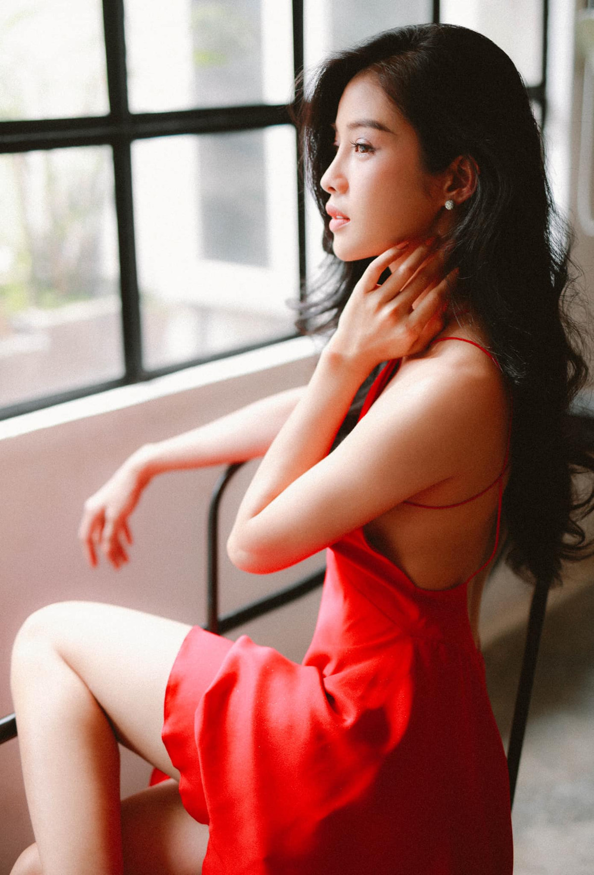 Tuy diễn xuất chưa thực sự nổi trội song Trình Mỹ Duyên gây ấn tượng ngoài đời với những trang phục khá táo bạo.