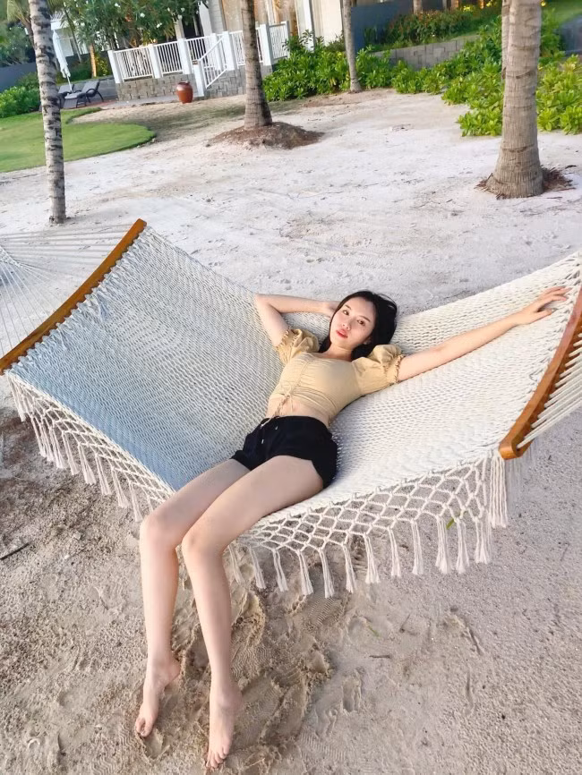 Để duy trì hình thể cân đối, dù bận rộn cỡ nào Thanh Thanh Huyền cũng dành khoảng 1 giờ đồng hồ để tập gym.