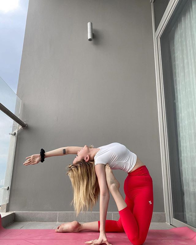 Cư dân mạng còn dành nhiều lời khen cho Thiều Bảo Trâm, tấm tắc khen vóc dáng chuẩn đẹp của giọng ca sinh năm 1994.