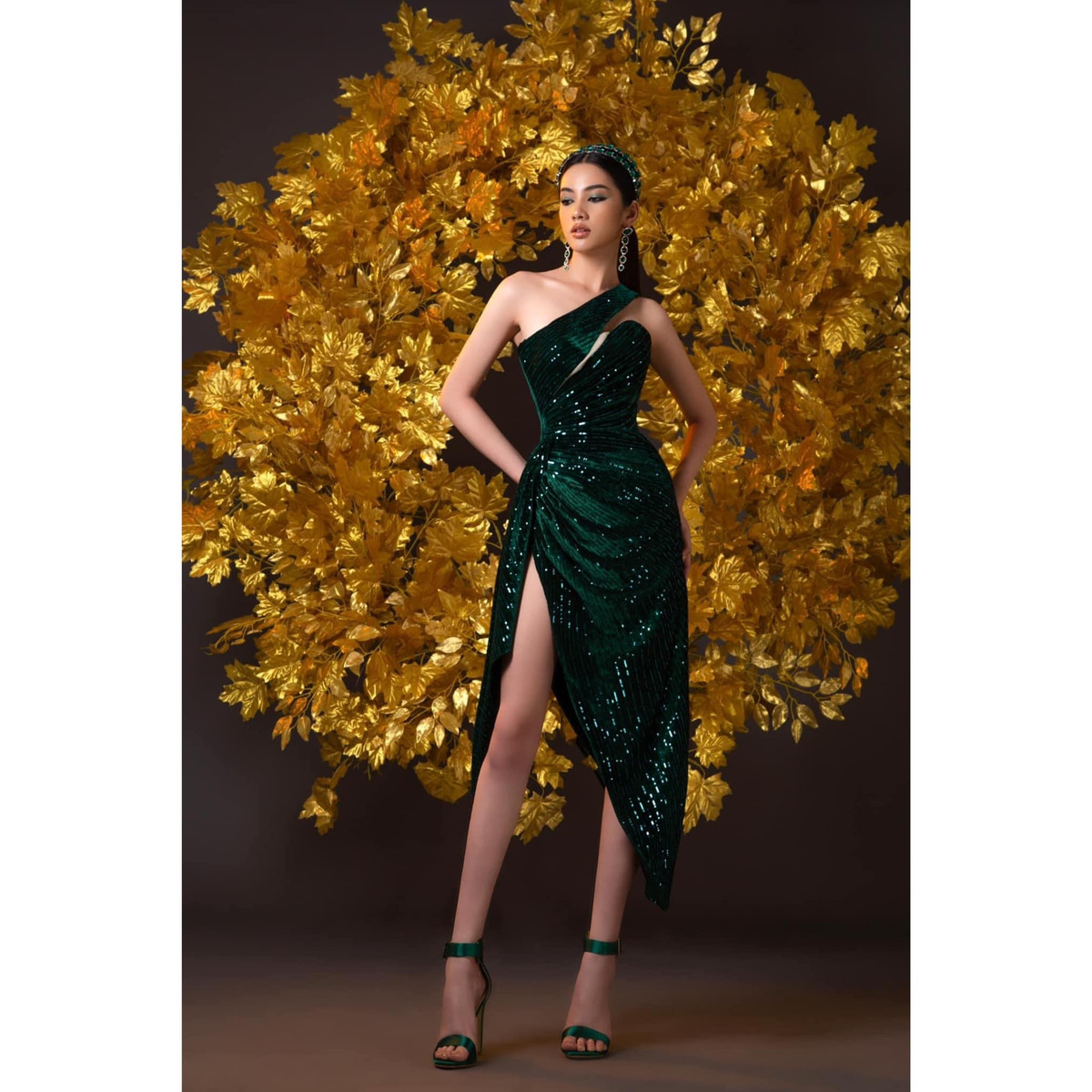 Cô được đánh giá là có gu thời trang phóng khoáng và nóng bỏng.