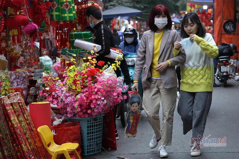 8 ngay nua den Tet, cho hoa pho co Ha Noi vang chua tung co-Hinh-11