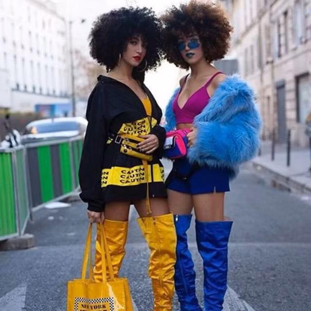 Phong thái lôi cuốn và vẻ đẹp có phần “hoang dã” khiến hai cô nàng thu hút được lượng lớn người theo dõi.