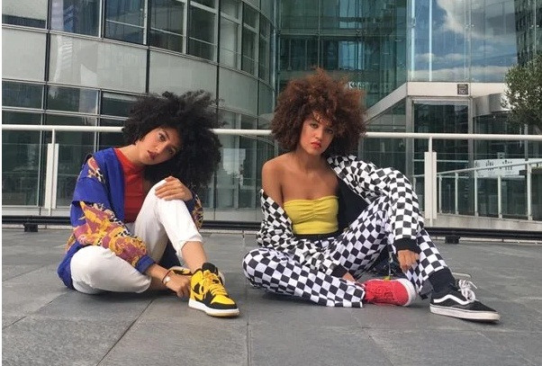 Guess Studio là một cuốn nhật ký về những trải nghiệm thời trang của cặp song sinh này. 