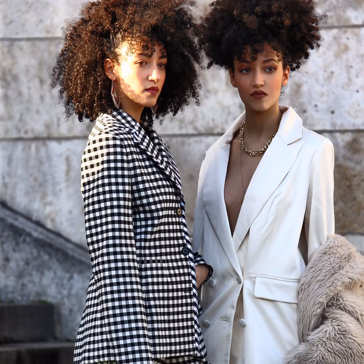 Street style trong các tuần lễ thời trang là một trong những điểm nhấn mà họ chia sẻ với gần 60 nghìn lượt theo dõi trên trang cá nhân. Ảnh: Internet.