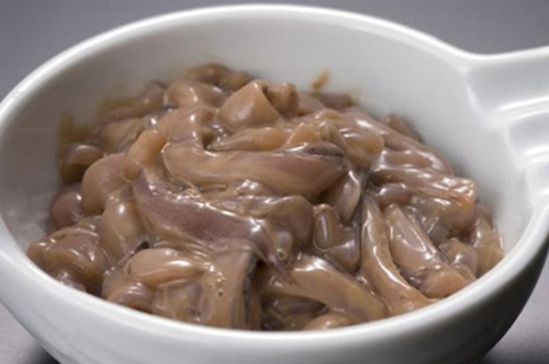 Ruột cá là một trong những bộ phận cực độc của cá được nhiều người yêu thích. Tuy nhiên, ruột cá cũng là cơ quan chứa nhiều độc tố, nhiễm những loại vi sinh vật sống dưới nước (trứng sán, trứng giun và giun xoắn). Nếu ăn ruột cá nhiễm ký sinh trùng khi bị nhiễm vào cơ thể có thể gây hại cho gan và một số cơ quan khác.