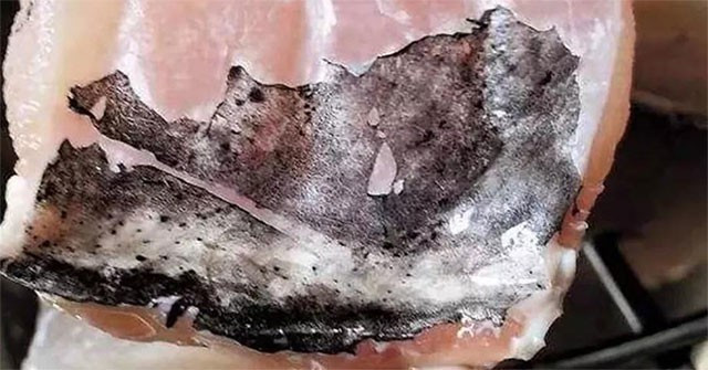 Tuy nhiên, bản thân bộ phận này có hàm lượng chất béo cao, giá trị dinh dưỡng thấp và có nhiều khả năng làm phong phú thêm một số chất gây ô nhiễm hòa tan trong chất béo, đây không phải là một lựa chọn lành mạnh. Ảnh: Internet.