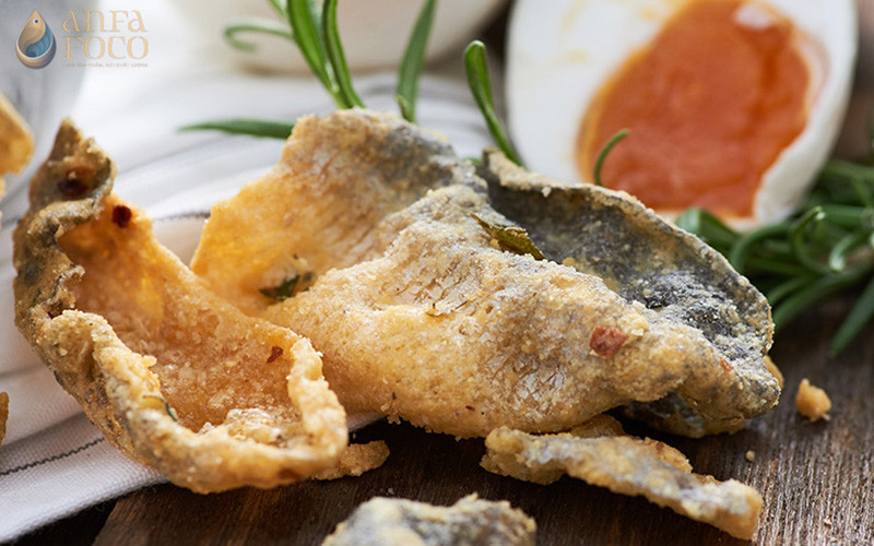 Da cá cũng dễ hấp thụ thủy ngân chỉ sau não cá. Cá có tuổi đời càng lâu thì sự tích lũy thủy ngân càng cao.