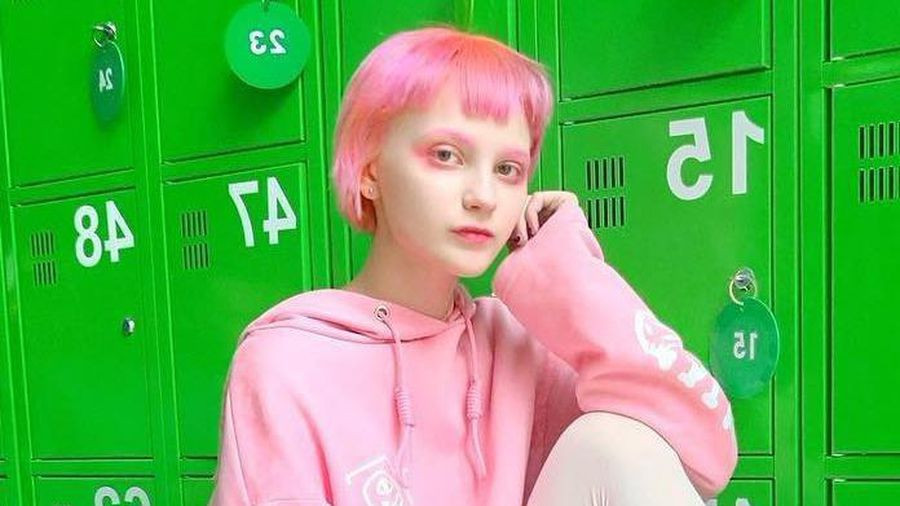 Những màu tóc nổi bật và độc lạ như xanh, đỏ, hồng, vàng chanh, cam, đỏ, tím... đều được 9X thử qua.