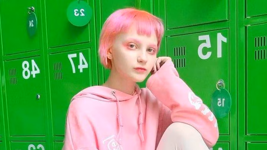 Những màu tóc nổi bật và độc lạ như xanh, đỏ, hồng, vàng chanh, cam, đỏ, tím... đều được 9X thử qua.