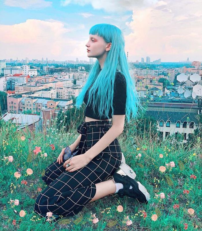 Những lần thay đổi màu tóc ấn tượng khiến người ta không còn nhớ được màu tóc thật ban đầu của 9X là gì.