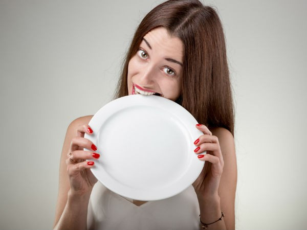 Điều gì sẽ xảy ra với cơ thể khi bạn nhịn ăn cả ngày là câu hỏi nhiều người thắc mắc. Sau đây là câu trả lời. Trong 8 giờ đầu kể từ khi nhịn ăn, mọi thứ vẫn khá bình thường và hầu như không có gì nguy hại xảy ra. Cơ thể sẽ bắt đầu phá vỡ glycogen (có tác dụng dự trữ năng lượng cho cơ thể) thành đường glucose để cung cấp năng lượng cho các tế bào.