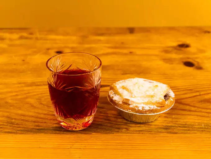 Món bánh mặn: Đồ ăn vặt như bánh mì nướng phết Sloe Gin và bơ Champagne chính là một trong những món tráng miệng thịnh hành nhất năm nay.