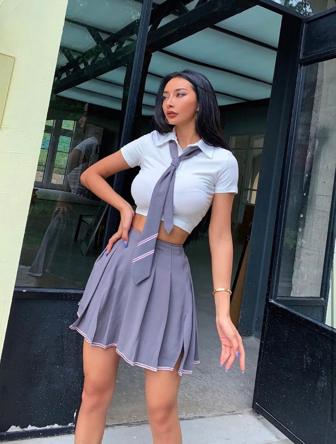 Dù là diện váy ngắn hay dài thì Kelly vẫn dễ dàng chinh phục và “đốt mắt” người đối diện.