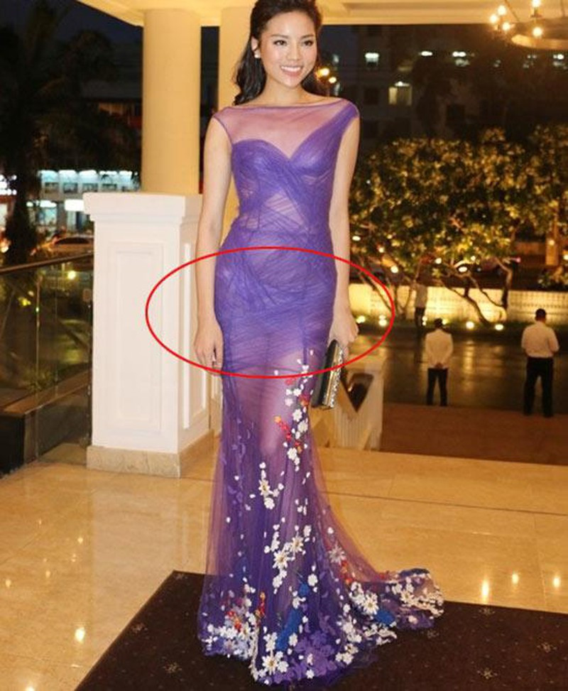 Hoa hậu Kỳ Duyên cũng từng gặp sự cố lộ quần lót bên trong.