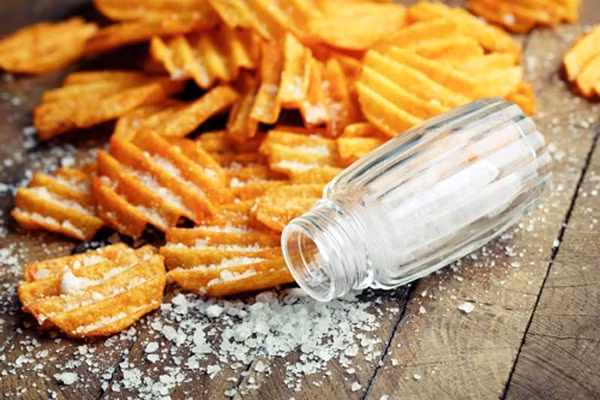 Trên thực tế, lượng muối người châu Á sử dụng thường cao hơn nhiều. Đặc biệt, các món ăn như dưa cà, kim chi hay các loại thực phẩm bảo quản lâu thường tích rất nhiều muối.