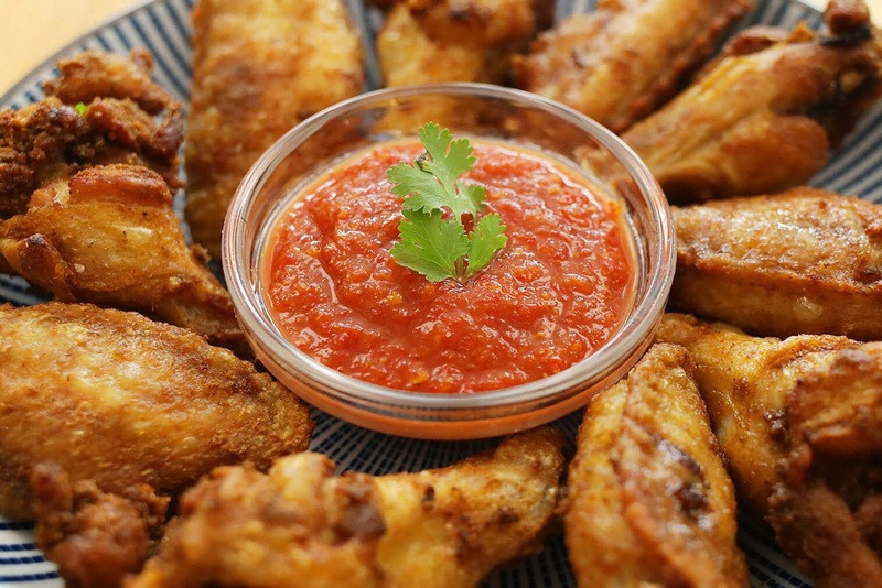 Ăn đồ chiên rán thường xuyên: Các loại thực phẩm sẽ trở nên có hại nếu như được chế biến với các loại dầu mỡ đã bị dùng chiên rán nhiều lần. Ăn đồ chiên rán quá mức sẽ làm gia tăng lượng heterocyclic amines – một chất gây ung thư khi tích tụ với nồng độ cao.