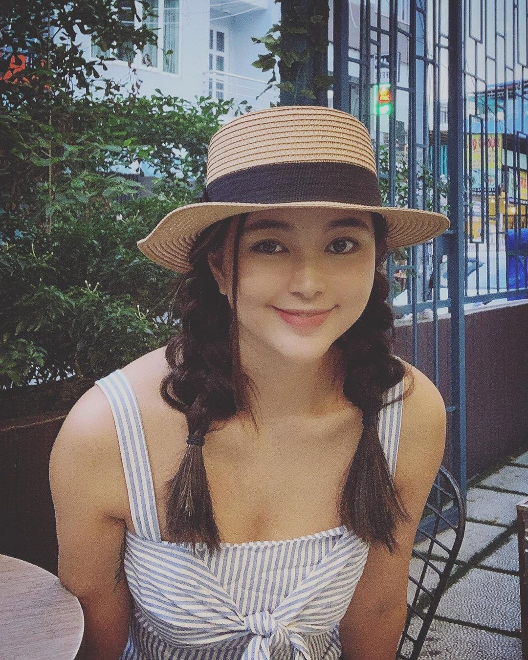 Sau gần 5 tháng tập luyện và ăn kiêng, Diệu Thúy đã xuống được 10 kg, hiện duy trì 48 kg.