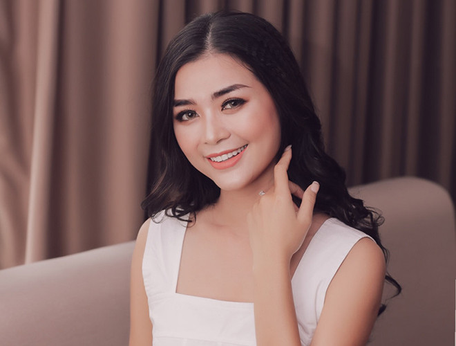 Vẻ đẹp mặn mà của nữ phi công Diệu Thúy khiến nhiều người ấn tượng. Ảnh: FBNV.