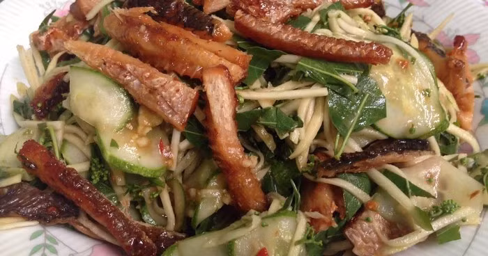 Gỏi sầu đâu sẽ trở nên tròn vị hơn đó chính là nhờ nước mắm me.